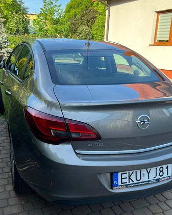 Opel Astra cena 36600 przebieg: 146598, rok produkcji 2017 z Kutno małe 154